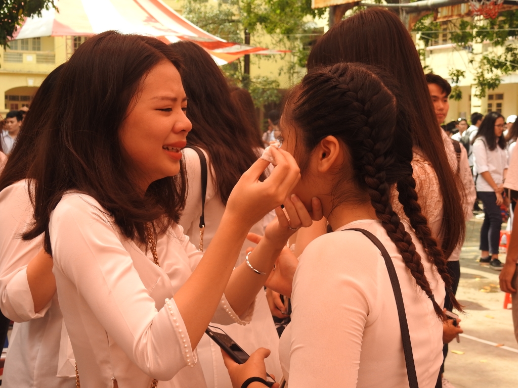 'Muôn sắc thái' của học trò Trường THPT Việt Đức trong ngày chia tay muon sac thai cua hoc tro truong thpt viet duc trong ngay chia tay