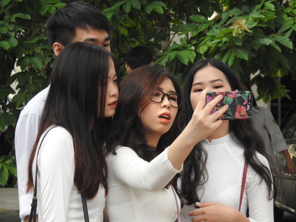 muon sac thai cua hoc tro truong thpt viet duc trong ngay chia tay