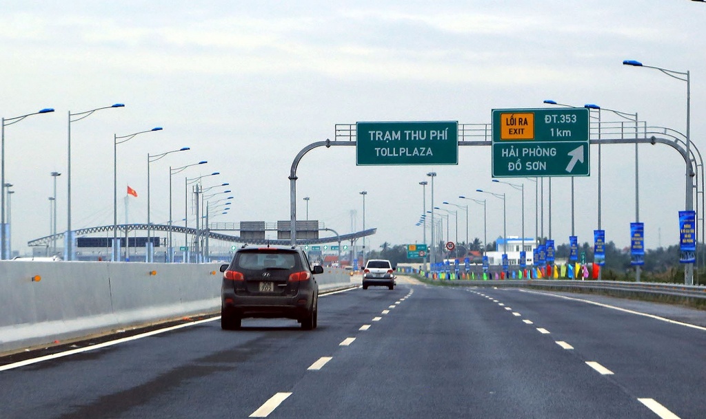 toll plaza dich sang tieng viet la tram thu phi khong phai thu gia nhu cach viet cua bo giao thong