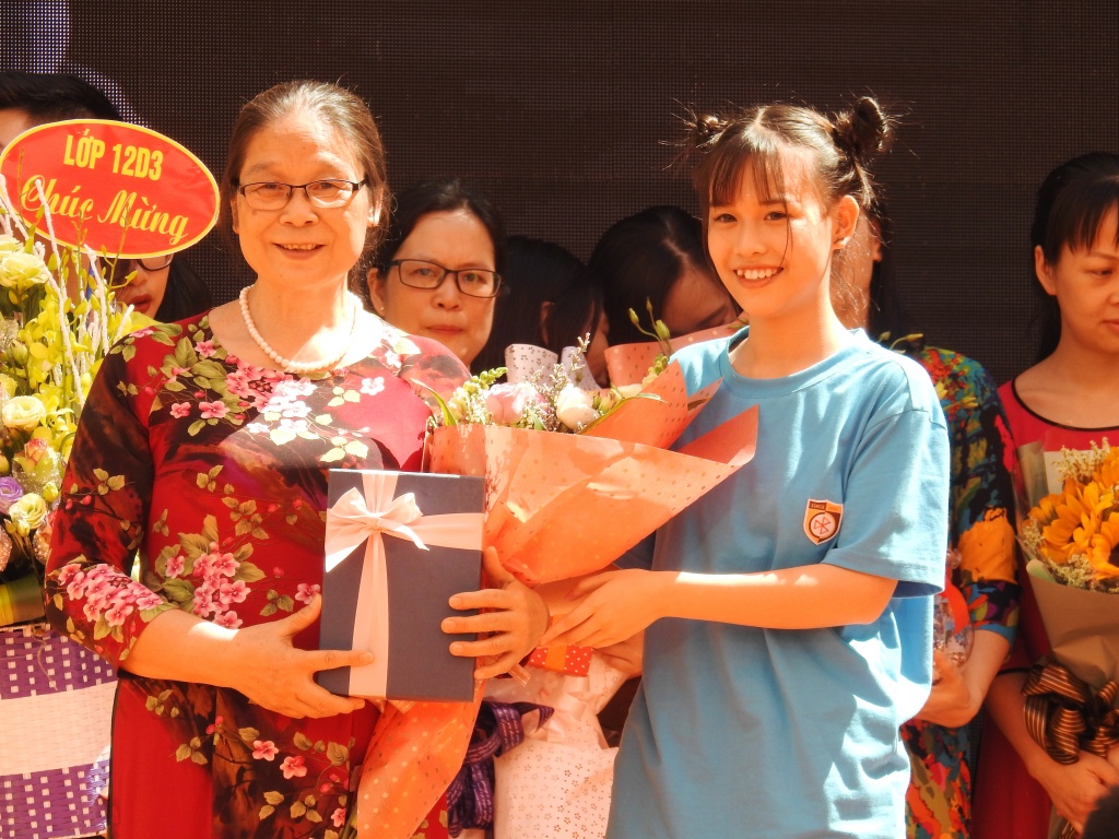 Vẻ đẹp bình dị của học sinh Trường THPT Nguyễn Bỉnh Khiêm trong ngày chia tay ve dep binh di cua hoc sinh truong thpt nguyen binh khiem trong ngay chia tay