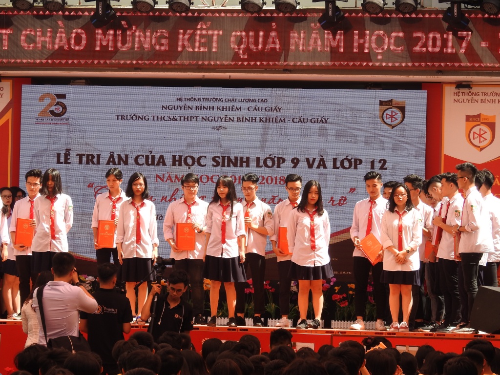 Vẻ đẹp bình dị của học sinh Trường THPT Nguyễn Bỉnh Khiêm trong ngày chia tay ve dep binh di cua hoc sinh truong thpt nguyen binh khiem trong ngay chia tay