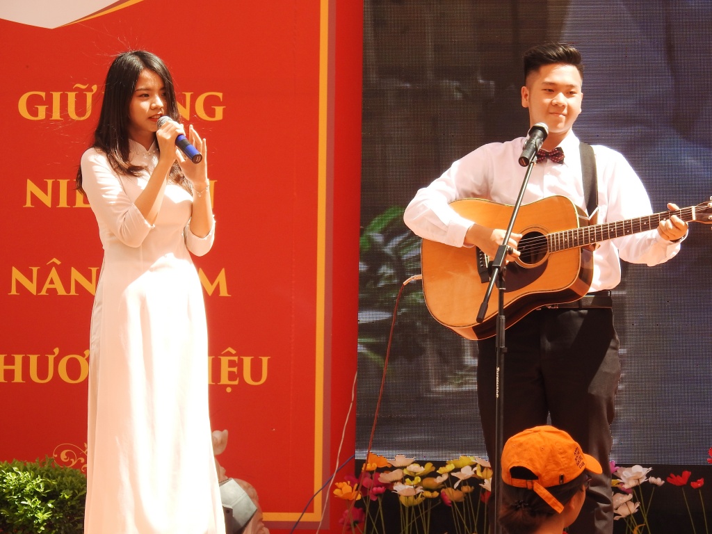 Vẻ đẹp bình dị của học sinh Trường THPT Nguyễn Bỉnh Khiêm trong ngày chia tay ve dep binh di cua hoc sinh truong thpt nguyen binh khiem trong ngay chia tay