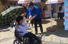 Những 'bông hoa xanh' hết mình vì thí sinh thi THPT 2017