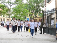42 nghin thi sinh tu 1001 truong ve ha noi va tp hcm thi tieng anh