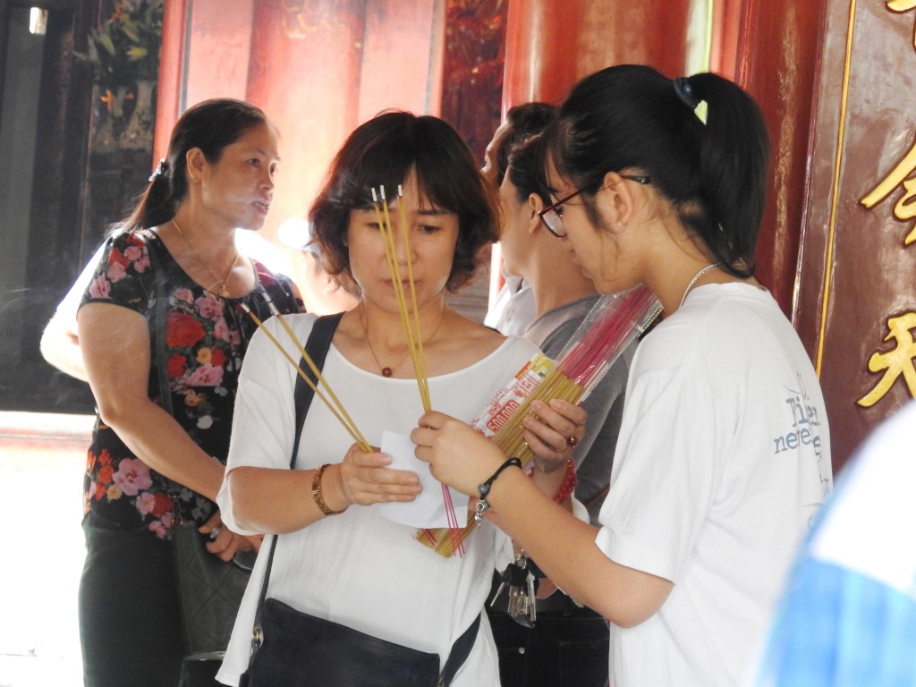 Sát ngày thi vào lớp 10, học sinh Hà Thành rủ nhau tới Văn Miếu cầu may sat ngay thi vao lop 10 hoc sinh ha thanh ru nhau di le cau may o van mieu