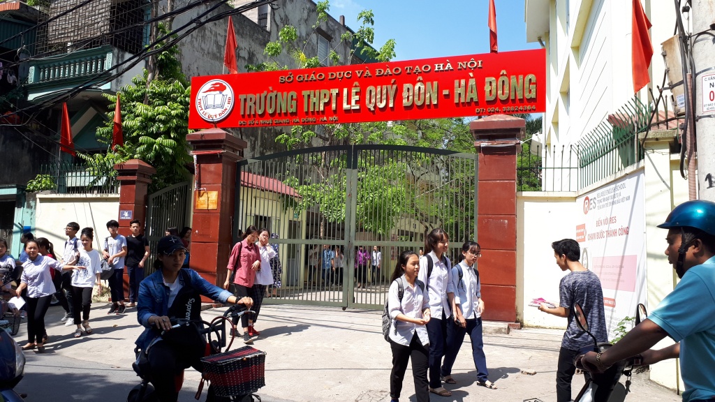lam thu tuc thi vao lop 10 van con nhieu thi sinh quen mang theo phieu bao thi