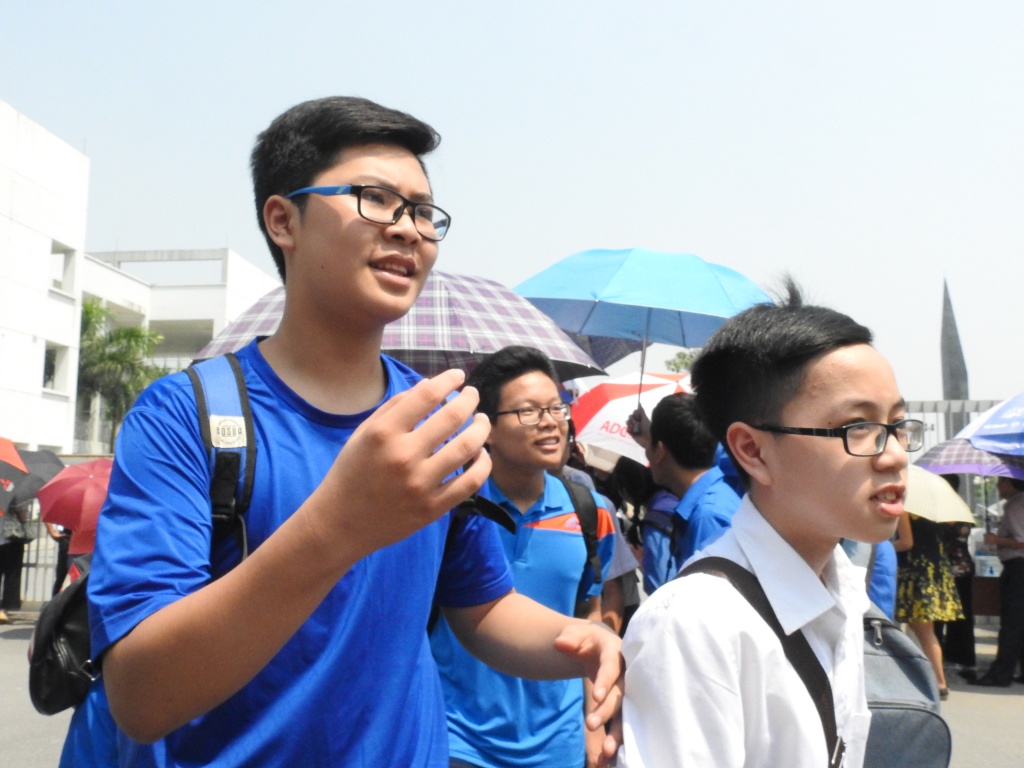 nhieu thi sinh tu tin dat duoc diem 8 de thi tieng anh vao lop 10 o ha noi