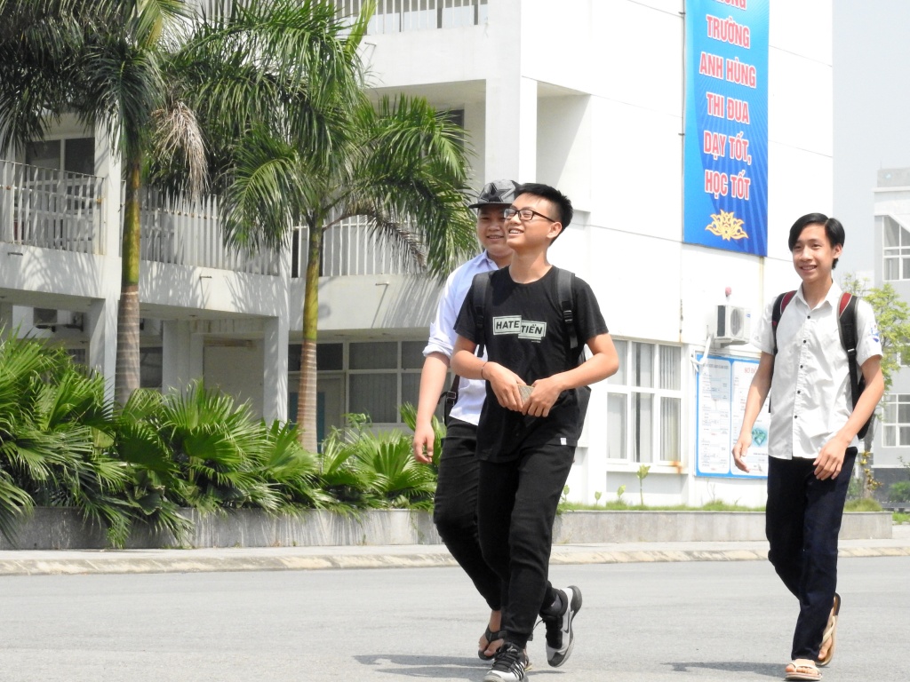 nhieu thi sinh tu tin dat duoc diem 8 de thi tieng anh vao lop 10 o ha noi