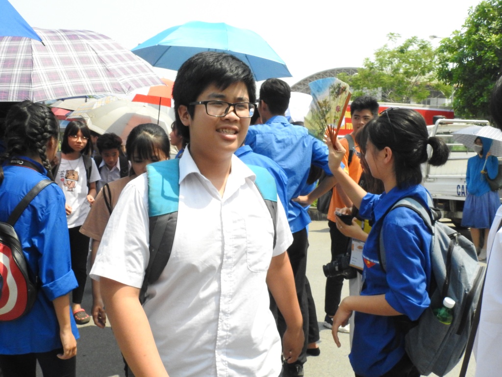 de toan thi vao lop 10 chuyen o ha noi co tinh thach thuc thi sinh kho dat diem 10
