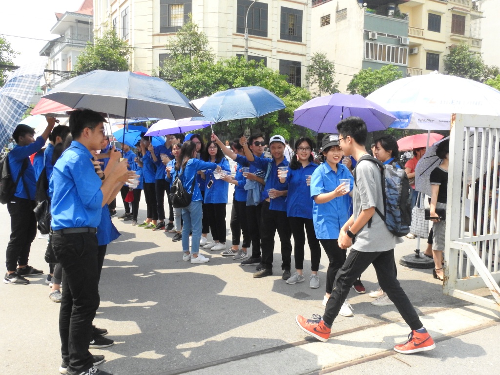 Những hình ảnh đẹp và ấn tượng trong kỳ thi vào lớp 10 tại Hà Nội năm 2018 nhung hinh anh dep va an tuong trong ky thi vao lop 10 tai ha noi nam 2018