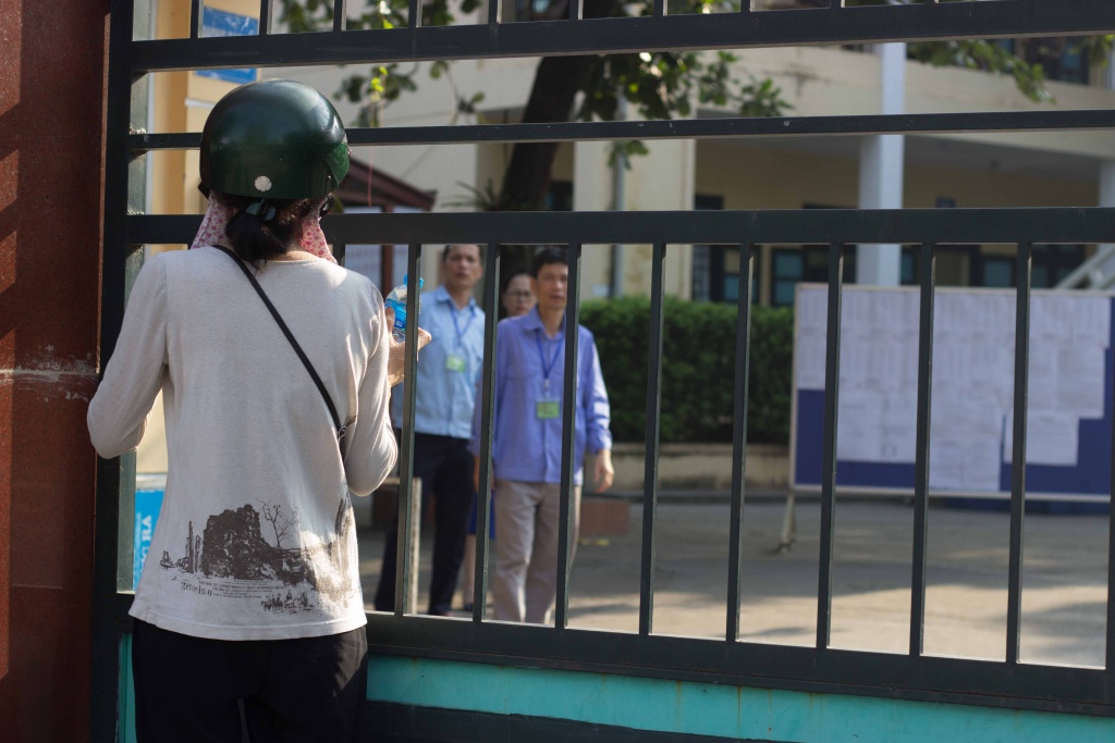 Những hình ảnh đẹp và ấn tượng trong kỳ thi vào lớp 10 tại Hà Nội năm 2018 nhung hinh anh dep va an tuong trong ky thi vao lop 10 tai ha noi nam 2018