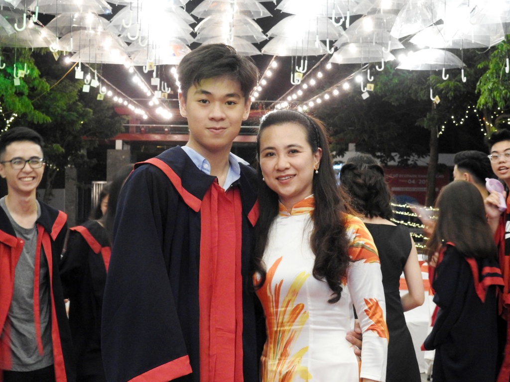 hinh anh dac biet trong trong le tri an truong thanh hoc sinh lop 12 truong luong the vinh