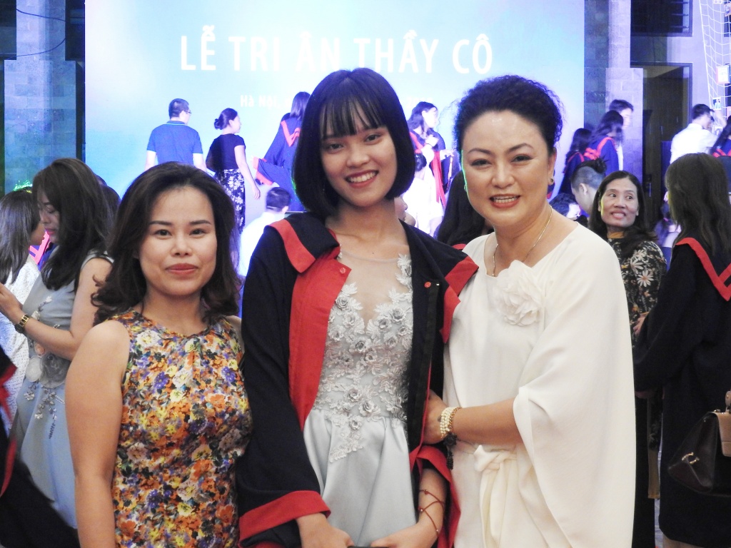 Hình ảnh đặc biệt trong trong lễ tri ân, trưởng thành học sinh lớp 12 Trường Lương Thế Vinh hinh anh dac biet trong trong le tri an truong thanh hoc sinh lop 12 truong luong the vinh