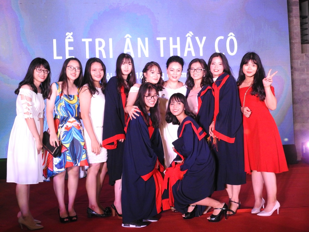 Hình ảnh đặc biệt trong trong lễ tri ân, trưởng thành học sinh lớp 12 Trường Lương Thế Vinh hinh anh dac biet trong trong le tri an truong thanh hoc sinh lop 12 truong luong the vinh