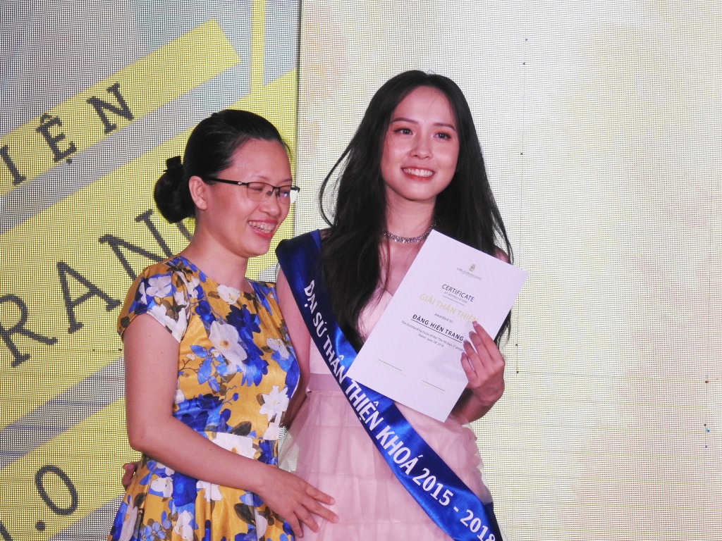 Hình ảnh đặc biệt trong trong lễ tri ân, trưởng thành học sinh lớp 12 Trường Lương Thế Vinh hinh anh dac biet trong trong le tri an truong thanh hoc sinh lop 12 truong luong the vinh