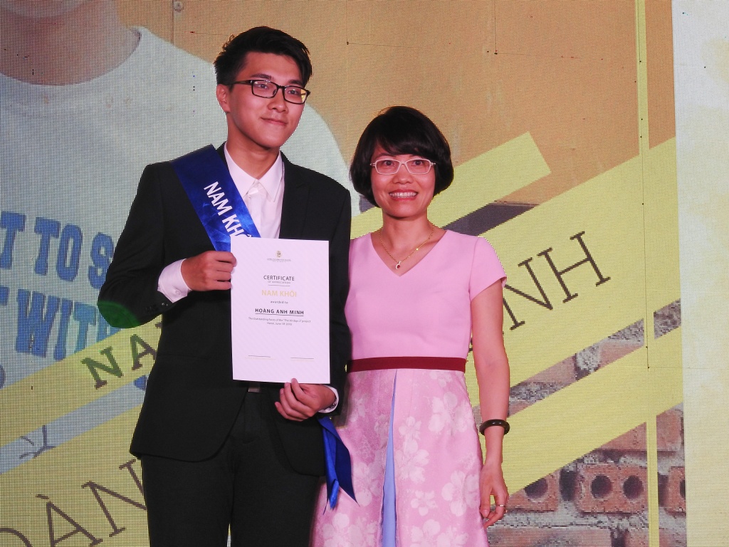 Hình ảnh đặc biệt trong trong lễ tri ân, trưởng thành học sinh lớp 12 Trường Lương Thế Vinh hinh anh dac biet trong trong le tri an truong thanh hoc sinh lop 12 truong luong the vinh