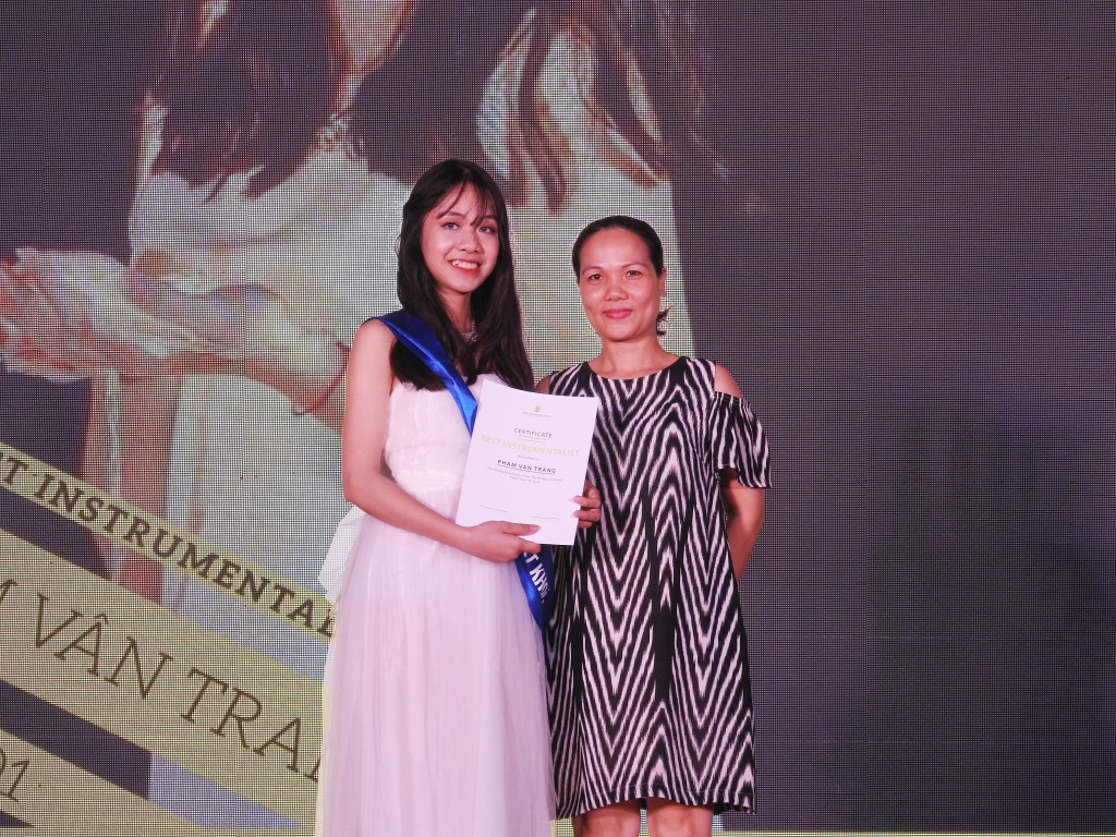 Hình ảnh đặc biệt trong trong lễ tri ân, trưởng thành học sinh lớp 12 Trường Lương Thế Vinh hinh anh dac biet trong trong le tri an truong thanh hoc sinh lop 12 truong luong the vinh