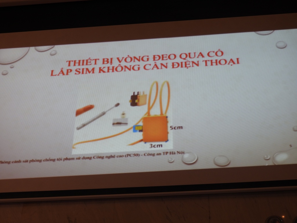 Công an Hà Nội: Thiết bị gian lận thi cử được làm giống thẻ ATM, chìa khóa cửa cong an ha noi thiet bi gian lan thi cu duoc lam giong the atm chia khoa cua