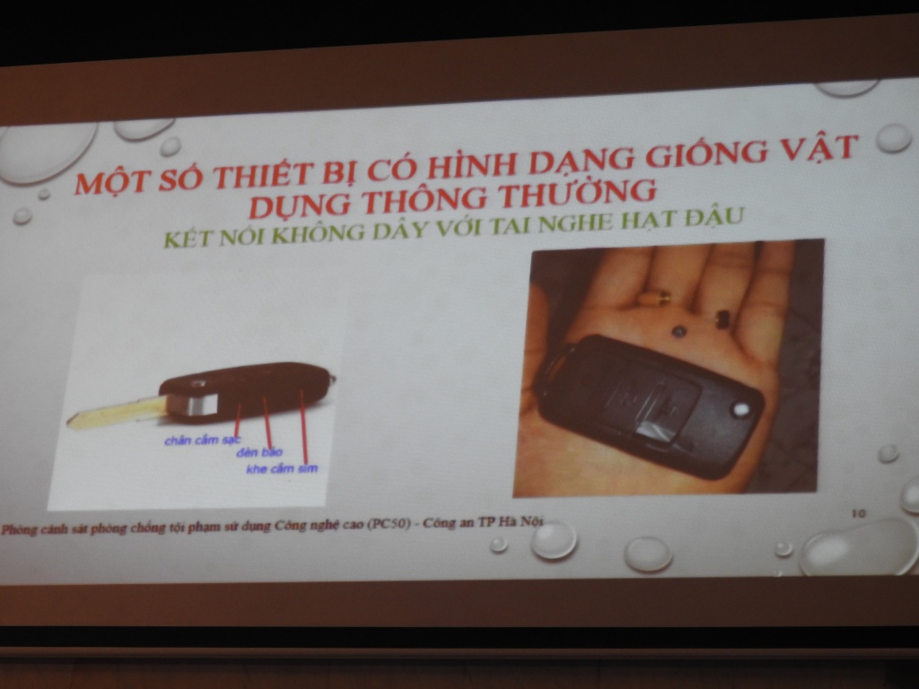 Công an Hà Nội: Thiết bị gian lận thi cử được làm giống thẻ ATM, chìa khóa cửa cong an ha noi thiet bi gian lan thi cu duoc lam giong the atm chia khoa cua