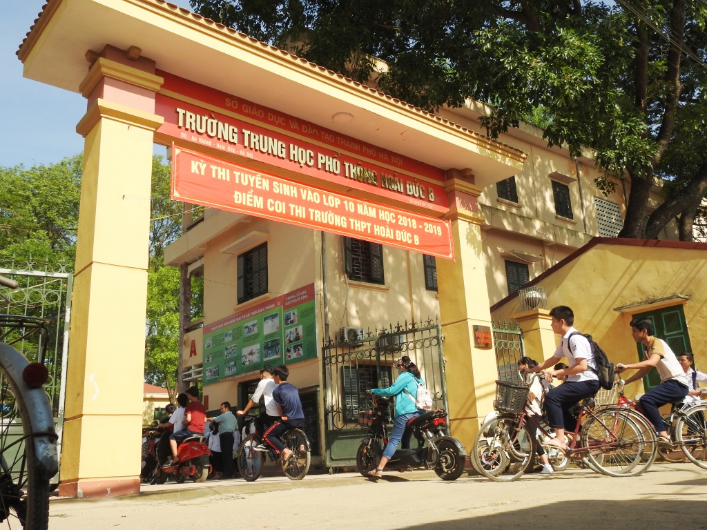 Thi THPT quốc gia 2018: Có điểm thi đã vận động các hàng quán cạnh cổng trường tạm thời đóng cửa thi thpt 2018 co diem thi van dong cac hang quan canh cong truong tam thoi dong cua