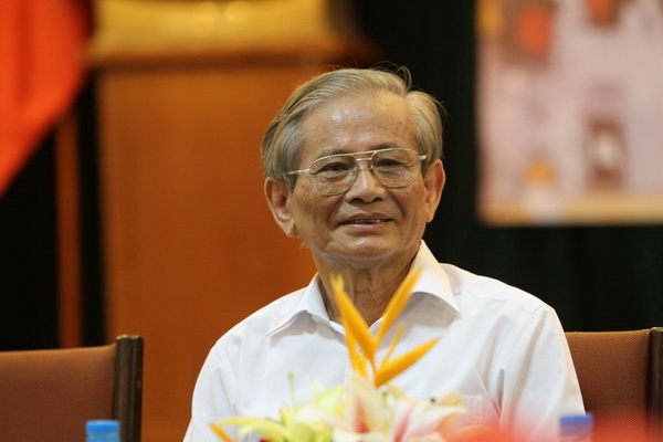 gs le van lan than hinh nho nhan nhung gs phan huy le de lai mot su nghiep vi dai