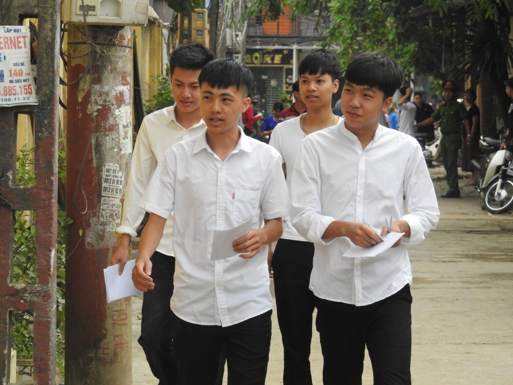 26 thí sinh bị đình chỉ trong buổi thi môn Ngữ văn THPT quốc gia 2018 thi thpt 2018 26 thi sinh bi dinh chi trong buoi thi mon ngu van
