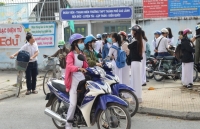 de lo de thi cong chuc pho chu tich huyen bi ky luat canh cao