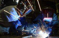 Chuyên gia Vật lý cảnh báo sự nguy hại của xỉ hàn bắn ra có thể gây cháy