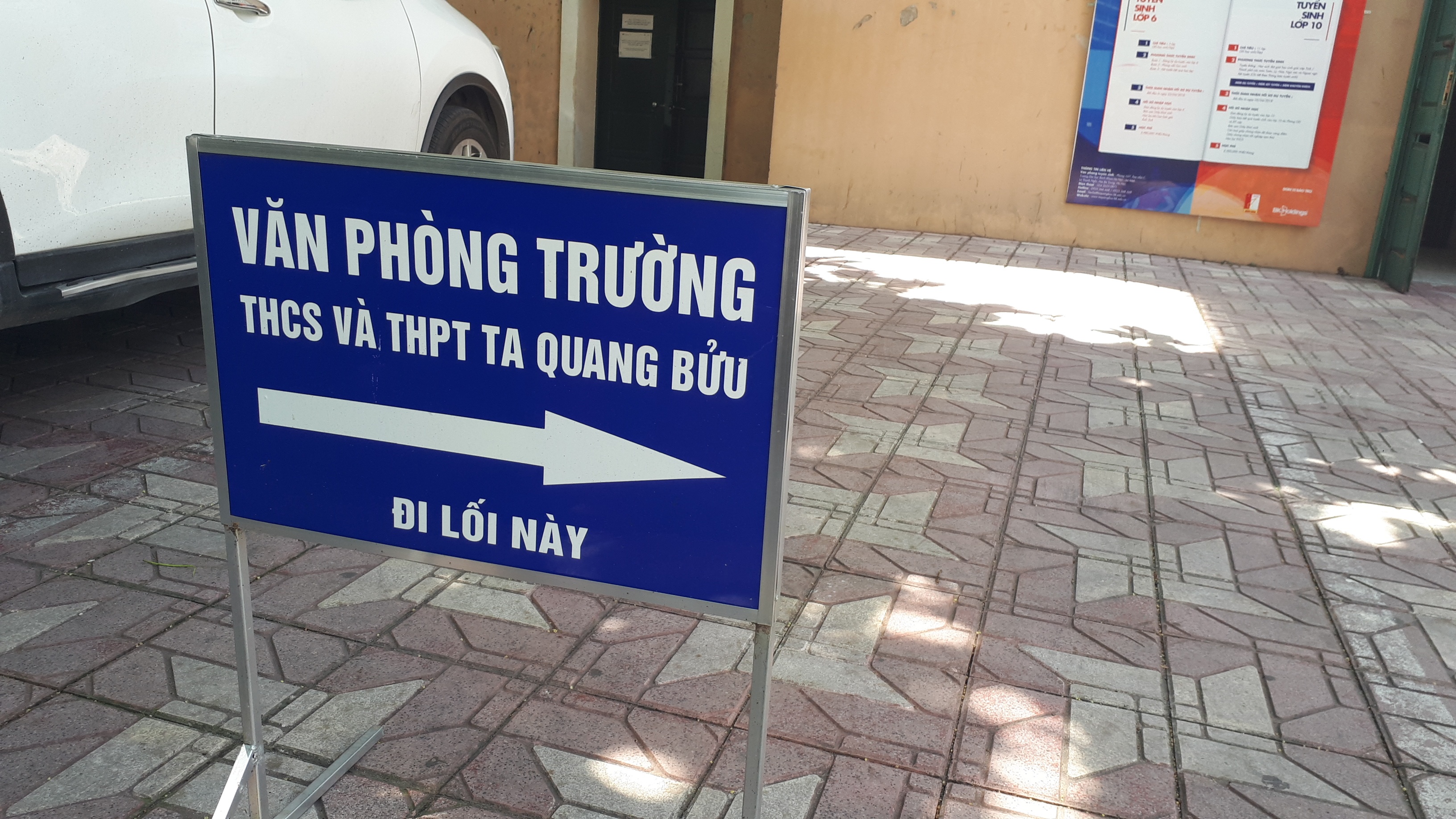 Vụ điểm chuẩn lớp 10 nhảy như chứng khoán: Trường Tạ Quang Bửu sẽ trả lại tiền ghi danh 2 triệu đồng mỗi học sinh vu diem chuan lop 10 nhay nhu chung khoan 3 ngay toi truong ta quang buu se tra lai tien ghi danh 2 trieu dong moi hoc sinh
