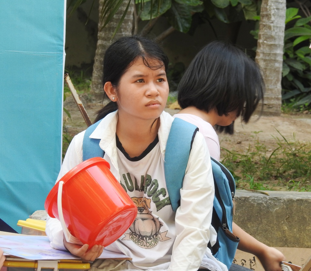 si tu doi xo nhua bang ve den du thi nang khieu vao dh kien truc ha noi duoi nang nong gay gat