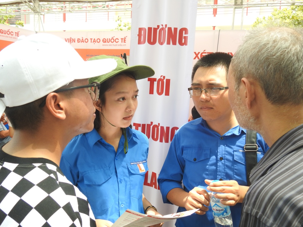 sang 157 ngay hoi tu van xet tuyen 2018 duoc to chuc tai dh bach khoa ha noi