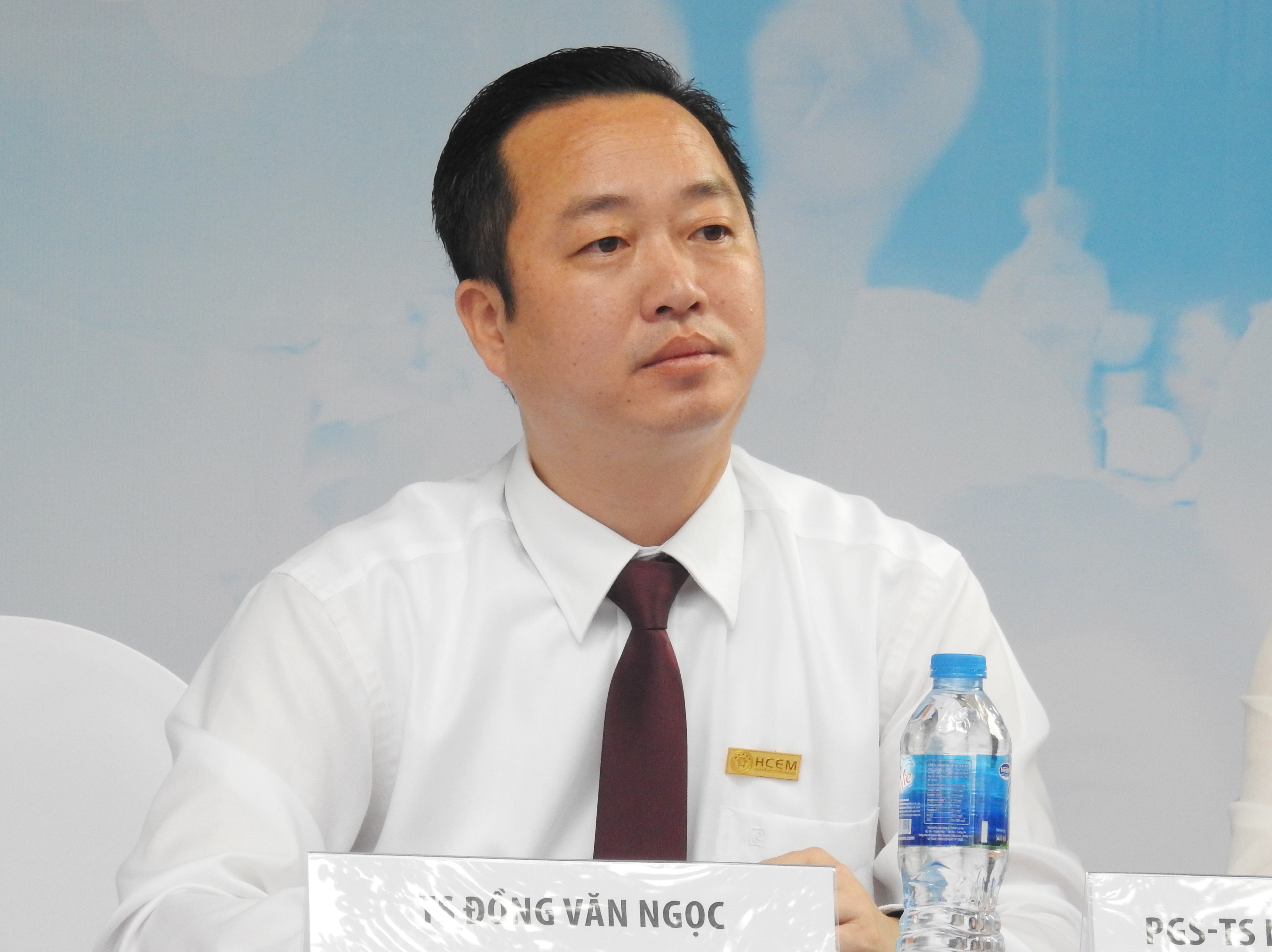 Thí sinh đạt 20,5 điểm khối A nhưng nhà nghèo thì nên học đại học hay học nghề để có thu nhập? thi sinh dat 205 diem khoi a nhung nha ngheo thi nen hoc dai hoc hay hoc nghe de co thu nhap