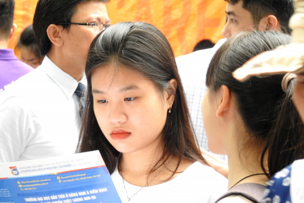 Liên tiếp phát hiện sai phạm điểm thi, Bộ Giáo dục có lùi thời gian xét tuyển đại học? lien tiep phat hien sai pham diem thi bo giao duc co lui thoi han xet tuyen dai hoc