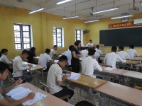 vu hon 500 giao vien bi cham dut hop dong noi buon truoc them nam hoc moi