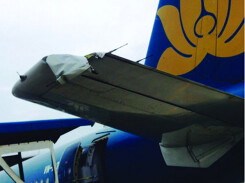 Máy bay Vietnam Airlines hư cánh đuôi sau khi hạ cánh