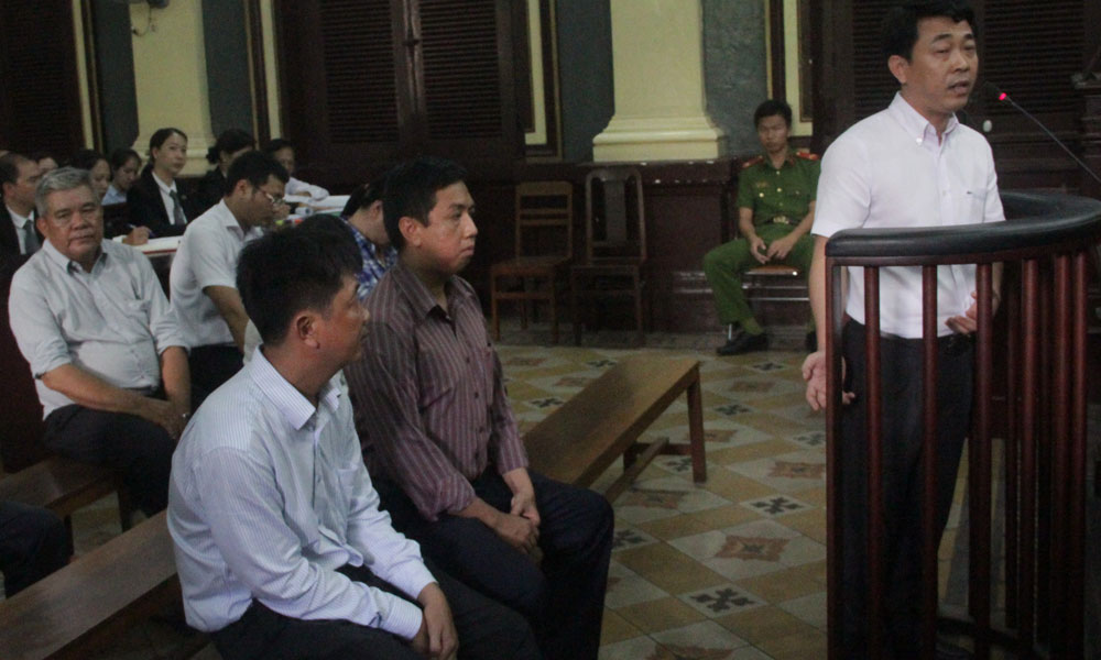 Phiên tòa 'thuốc ung thư dởm' và nỗi đau thật phien toa thuoc ung thu dom va noi dau that