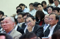 ho nuoc tai my bat ngo chuyen xanh ngoc dep matvi o nhiem