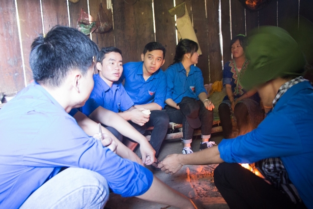 mau xanh tinh nguyen cung nang buoc hoc sinh phin ho toi truong