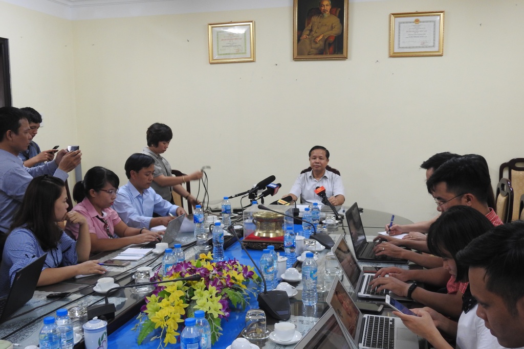 giam doc so giao duc hoa binh xin loi phu huynh hoc sinh va thay co ve vu sai pham cham thi