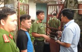 Vụ sai phạm điểm thi ở Hòa Bình: Cận cảnh công an khám nơi ở như bỏ hoang của Phó Hiệu trưởng bị khởi tố