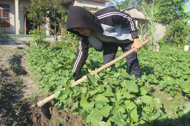 trung tuyen cung luc 5 truong dai hoc nam sinh mo coi cha tran tro truoc ngay hoc