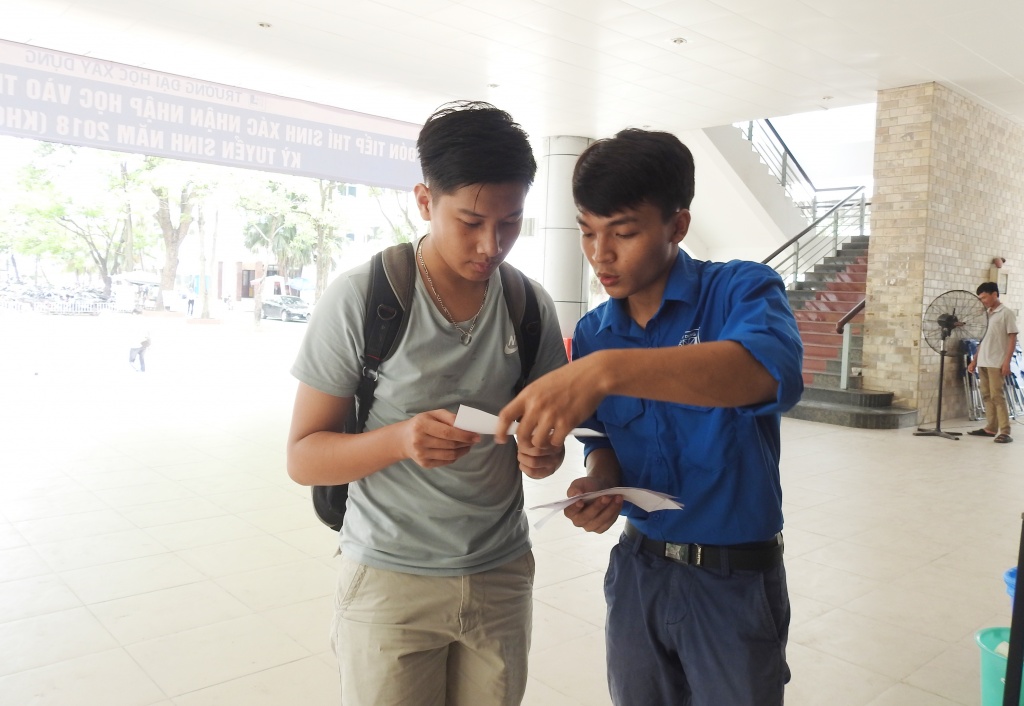 Tân sinh viên 2018 đang ùn ùn về Hà Nội nhập học các trường lớn tan sinh vien 2018 dang un un ve ha noi nhap hoc cac truong lon