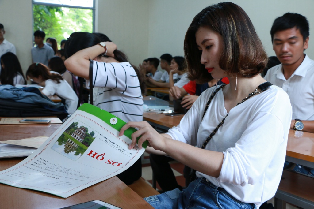tan sinh vien cd du lich ha noi mon moi doi den luot goi lay so de lam thu tuc nhap hoc