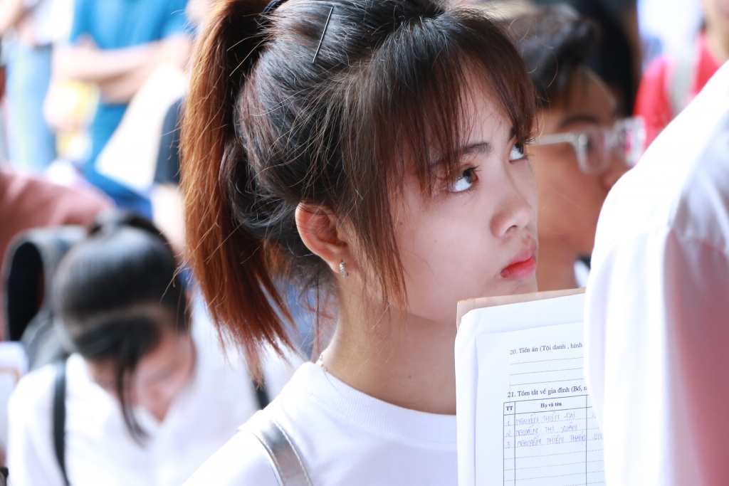 Ảnh: Những tân sinh viên xinh như hoa làm thủ tục nhập học Cao đẳng Du lịch Hà Nội tan sinh vien cd du lich ha noi mon moi doi den luot goi lay so de lam thu tuc nhap hoc