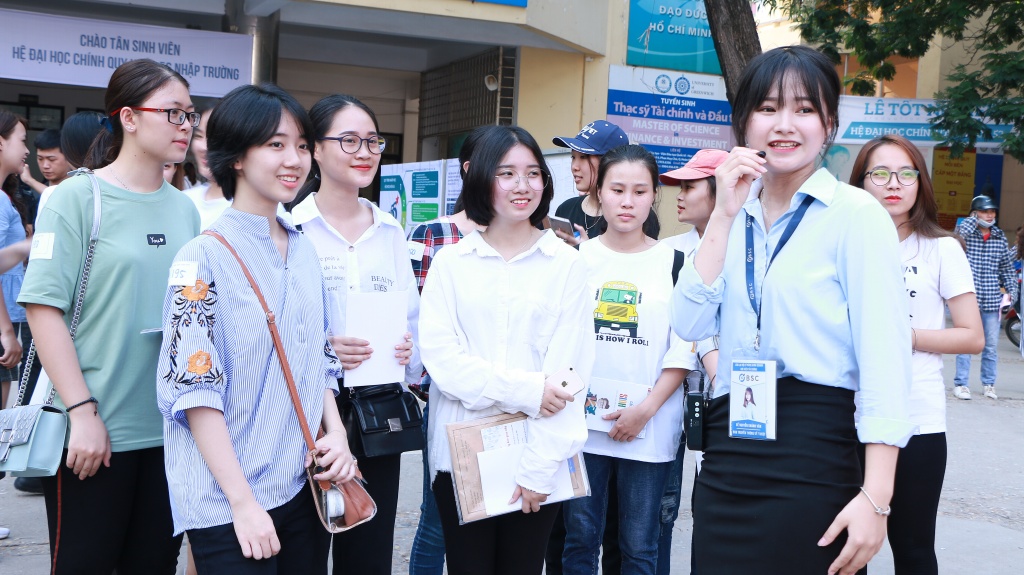 Tân sinh viên Học viện Tài chính nô nức nhập học đúng dịp Lễ Vu lan tan sinh vien k56 hoc vien tai chinh no nuc nhap hoc dung dip le vu lan nam 2018