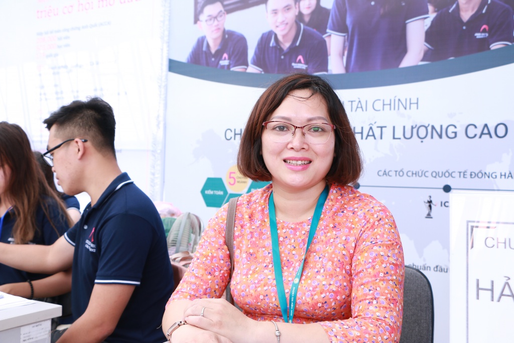 Tân sinh viên Học viện Tài chính nô nức nhập học đúng dịp Lễ Vu lan tan sinh vien k56 hoc vien tai chinh no nuc nhap hoc dung dip le vu lan nam 2018