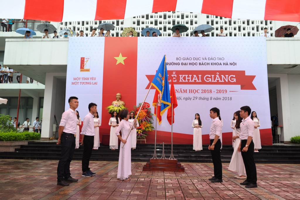 cap song sinh que nghe an chia nhau ngoi thu khoa va a khoa dau ra dh bach khoa ha noi 2018