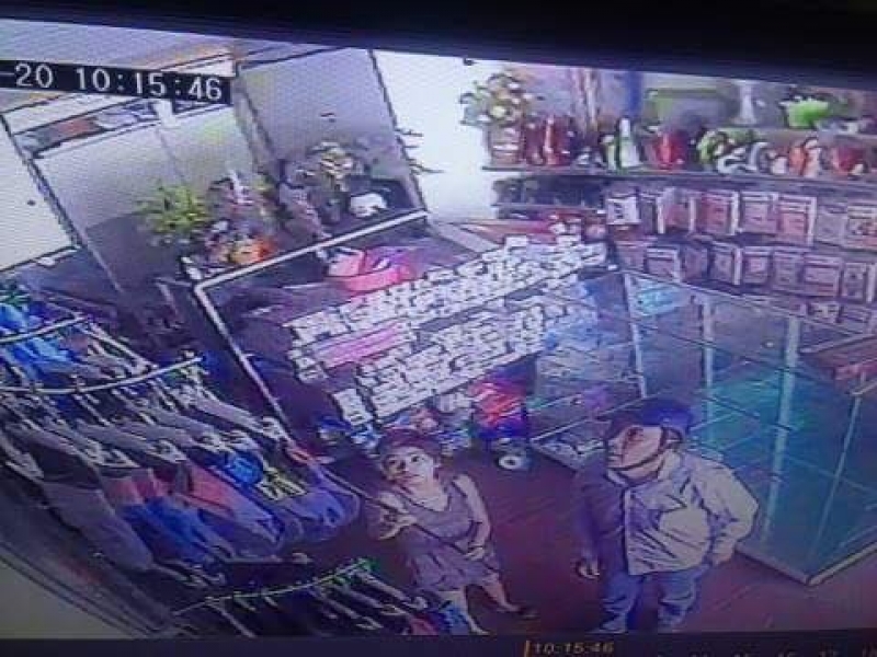 hai duong nghi an chu cua hang tu dang tien cho ke gian vi bi thoi mien