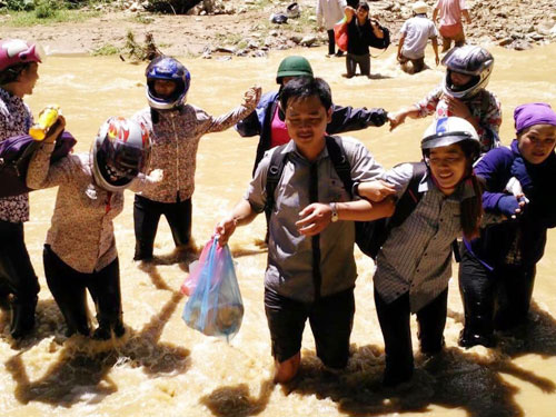 co giao mam non roi thanh pho len day hoc o vung bien