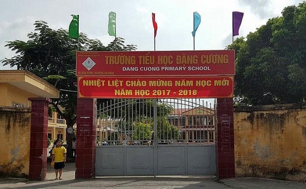 truong tieu hoc thu hon 10 trieu dau nam 54 hieu truong hop khan